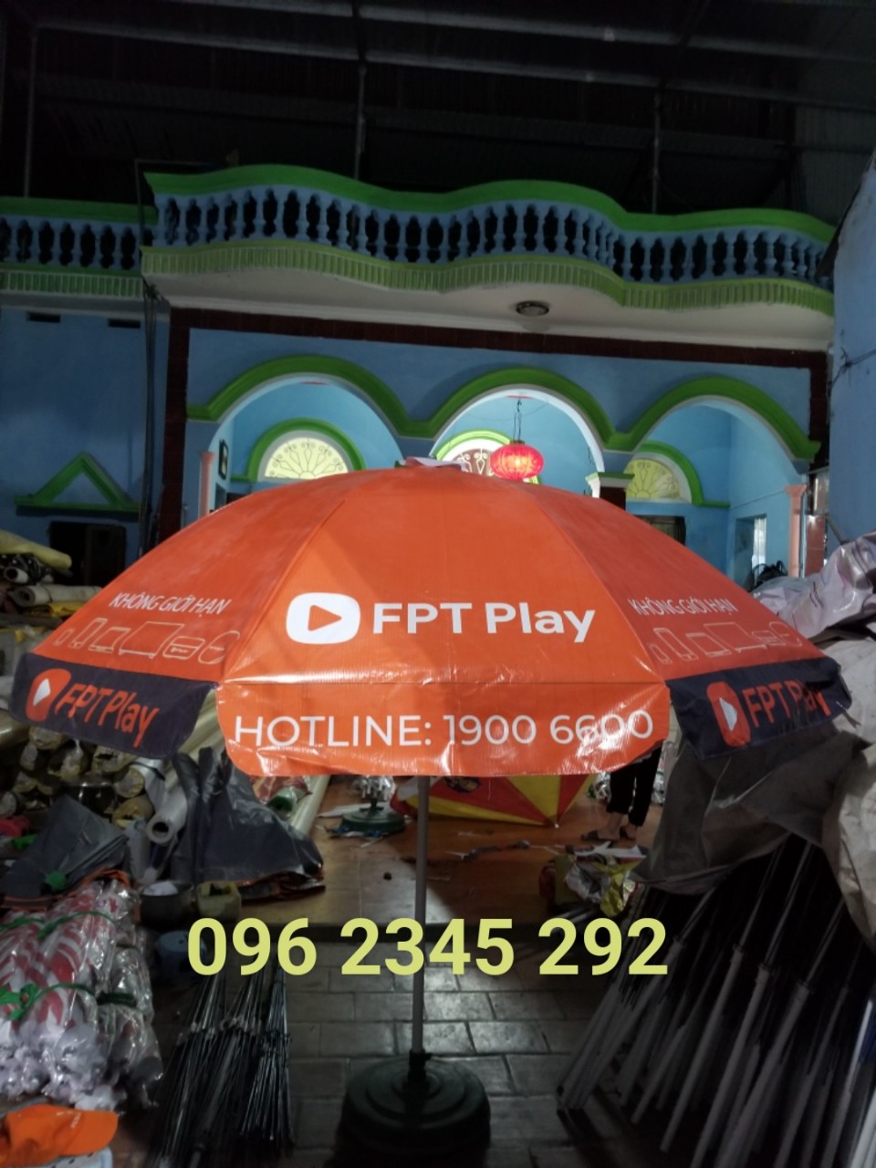 Mẫu ô dù quảng cáo của FPT